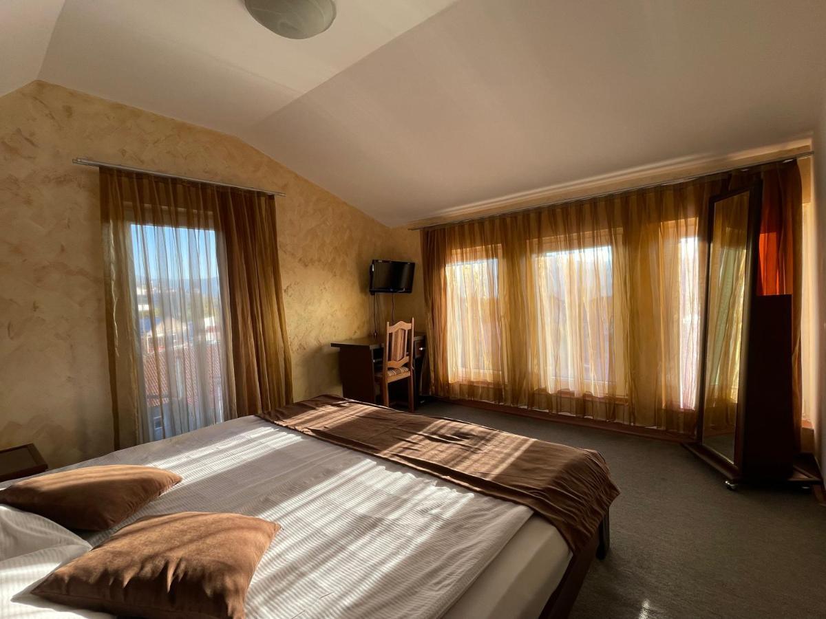 Meka Hotel Dragash Eksteriør billede