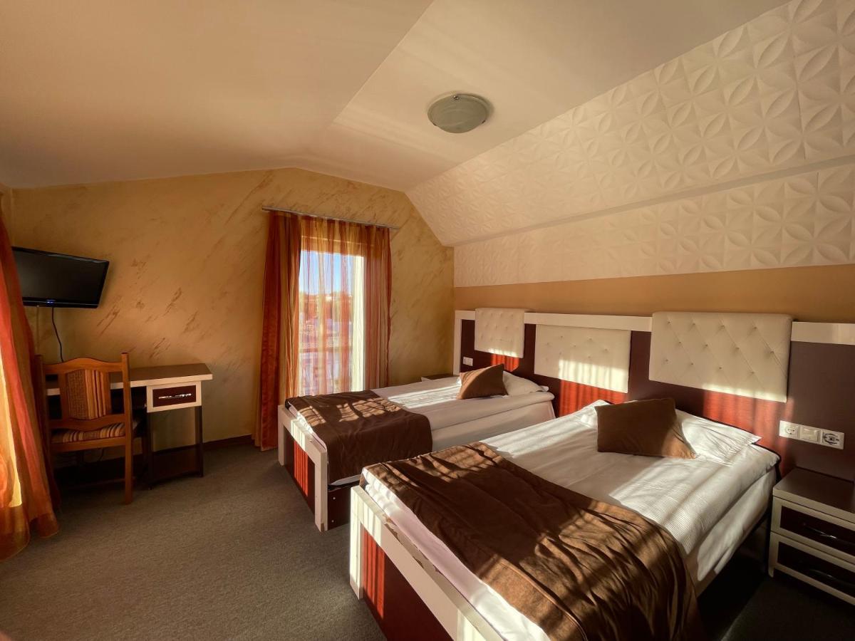 Meka Hotel Dragash Eksteriør billede